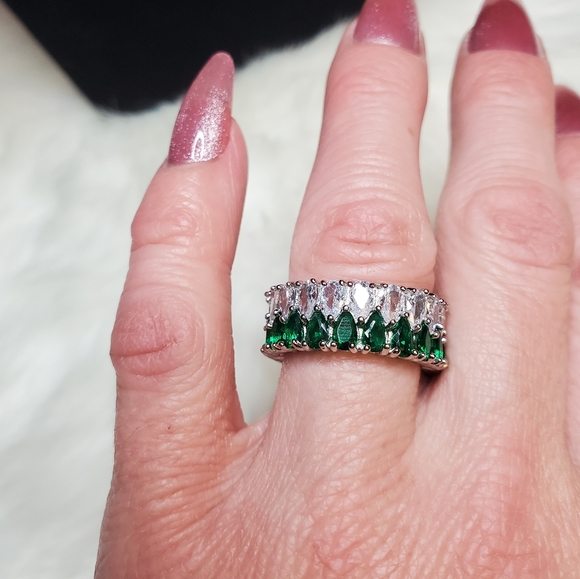 Cz & peridot Gemstone band ring - Picture 11 of 12